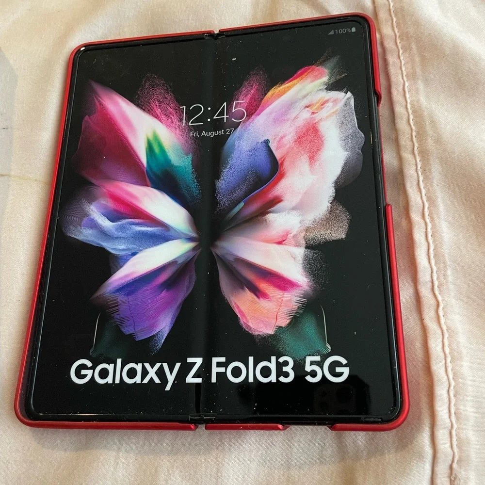 Samsung 5G Dummy phone with cases
